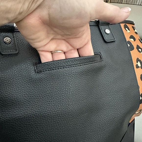 Brand New Thirty- One Black Animal Print Pebble Tote - Picture 4 of 9